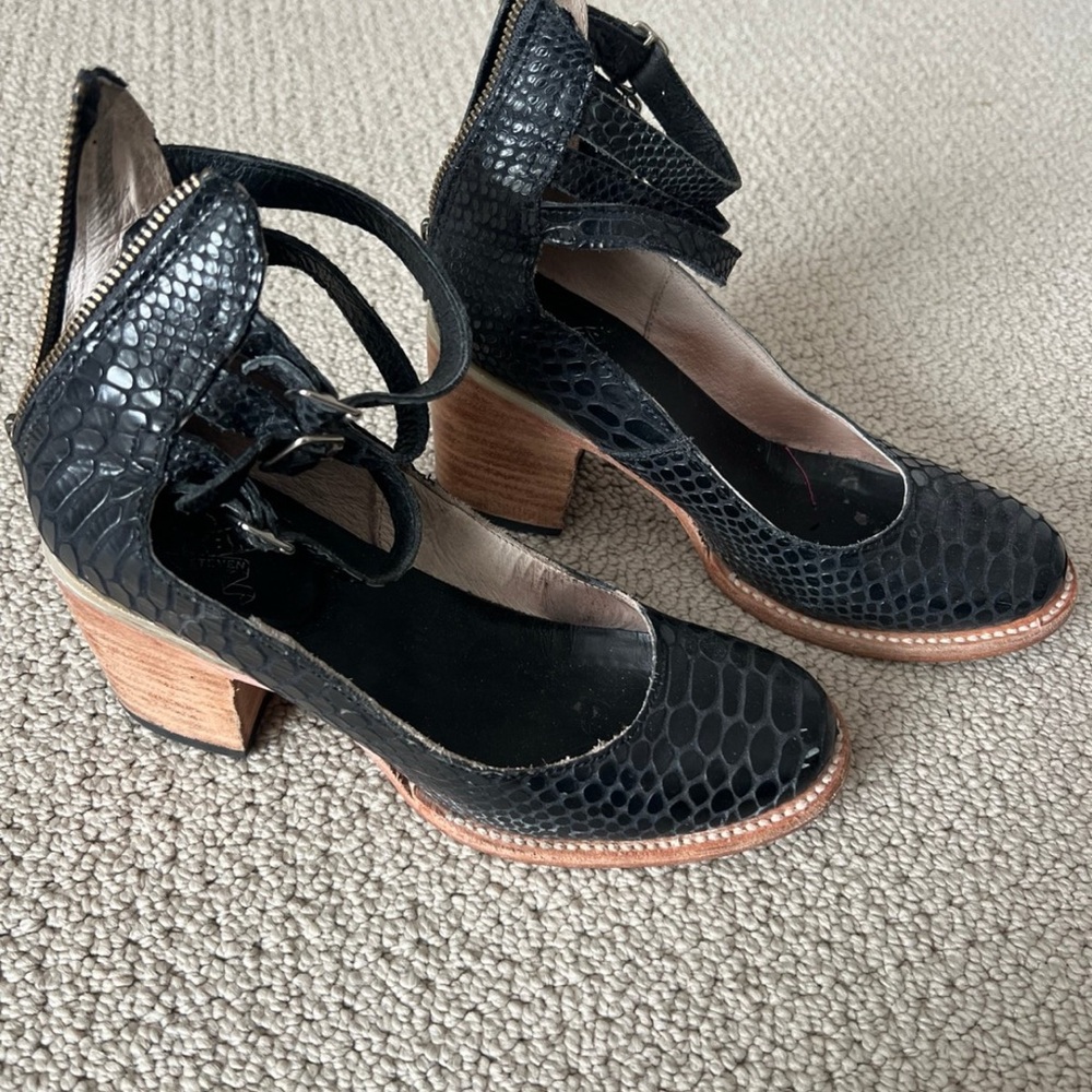 Black Textured Women's Heels freebird sz 8